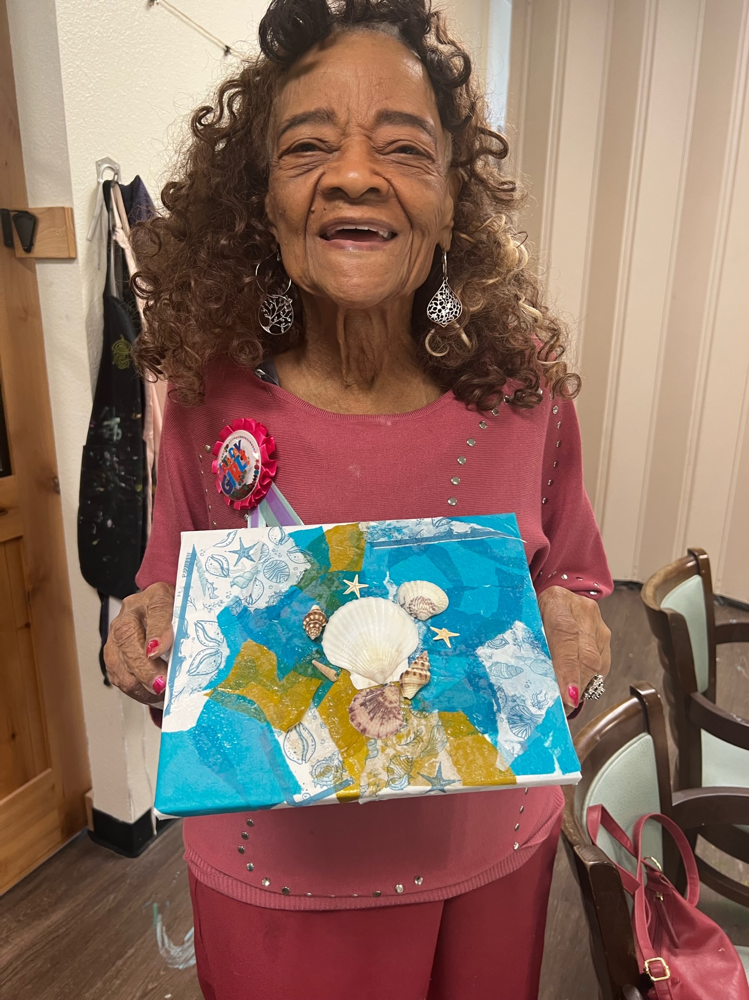 seniors with dementia channel the artist within at Oakwood Creative Care Adult Day Clubs