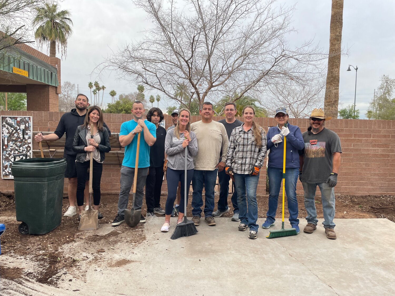 Mesa Leadership Class 2024 volunteer week of their time to revamping Oakwood Creative Care Day Club's garden and patio. 